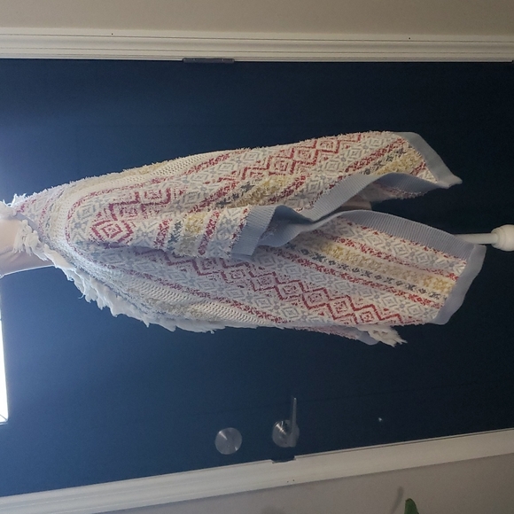 Cabi Love Carol XS/S Boho Fringe Siesta Knit Tassel Fringe Poncho Sweater - Picture 7 of 13